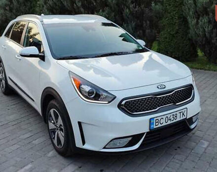 Белый Киа Niro, объемом двигателя 1.58 л и пробегом 132 тыс. км за 15000 $, фото 1 на Automoto.ua