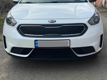 Кіа Niro 2017 у Львові на Automoto.ua Білий Кіа Niro, об'ємом двигуна 1.6 л та пробігом 103 тис. км за 16700 $, фото 1 на Automoto.ua