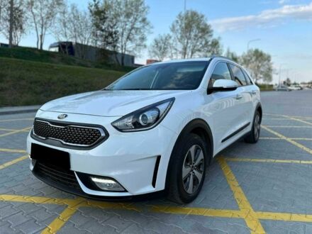 Кіа Niro 2017 у Києві на Automoto.ua Білий Кіа Niro, об'ємом двигуна 0 л та пробігом 75 тис. км за 10500 $, фото 1 на Automoto.ua