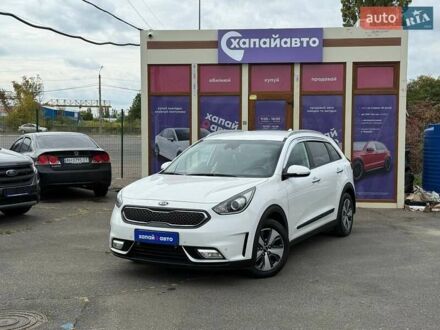 Белый Киа Niro, объемом двигателя 1.58 л и пробегом 195 тыс. км за 14990 $, фото 1 на Automoto.ua