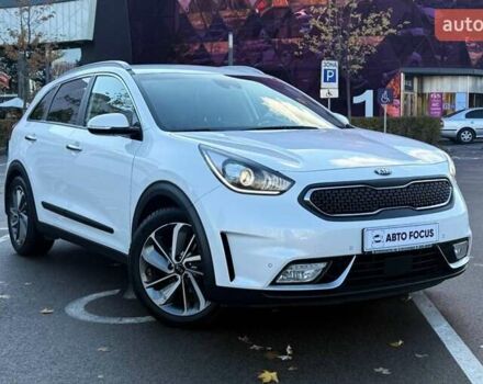 Белый Киа Niro, объемом двигателя 1.58 л и пробегом 97 тыс. км за 18990 $, фото 1 на Automoto.ua