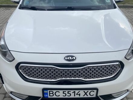 Білий Кіа Niro, об'ємом двигуна 1.6 л та пробігом 132 тис. км за 18100 $, фото 1 на Automoto.ua