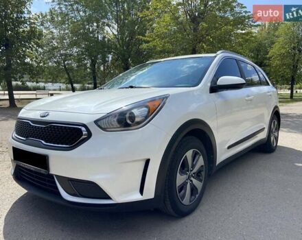 Білий Кіа Niro, об'ємом двигуна 1.59 л та пробігом 170 тис. км за 15000 $, фото 1 на Automoto.ua