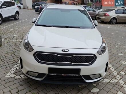 Киа Niro 2017 в Виннице на Automoto.ua Белый Киа Niro, объемом двигателя 1.58 л и пробегом 180 тыс. км за 17200 $, фото 1 на Automoto.ua