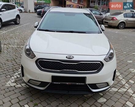 Белый Киа Niro, объемом двигателя 1.58 л и пробегом 180 тыс. км за 17200 $, фото 1 на Automoto.ua