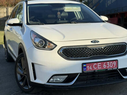 Белый Киа Niro, объемом двигателя 1.58 л и пробегом 77 тыс. км за 16500 $, фото 1 на Automoto.ua
