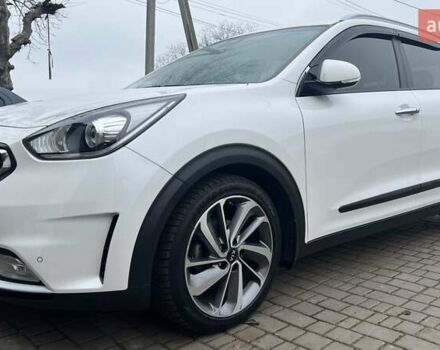Белый Киа Niro, объемом двигателя 1.58 л и пробегом 93 тыс. км за 19500 $, фото 1 на Automoto.ua