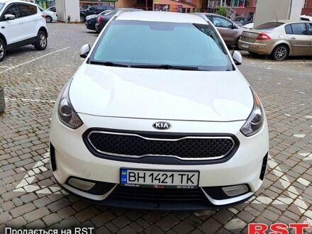 Киа Niro 2017 в Виннице на Automoto.ua Белый Киа Niro, объемом двигателя 1.6 л и пробегом 180 тыс. км за 17200 $, фото 1 на Automoto.ua