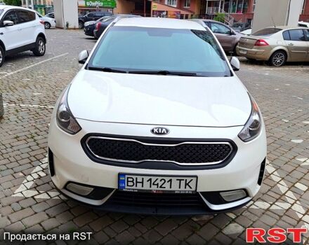 Белый Киа Niro, объемом двигателя 1.6 л и пробегом 180 тыс. км за 17200 $, фото 1 на Automoto.ua