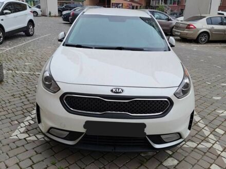 Киа Niro 2017 в Виннице на Automoto.ua Белый Киа Niro, объемом двигателя 1.58 л и пробегом 180 тыс. км за 17200 $, фото 1 на Automoto.ua