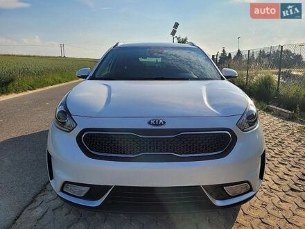Білий Кіа Niro, об'ємом двигуна 1.58 л та пробігом 105 тис. км за 14000 $, фото 1 на Automoto.ua