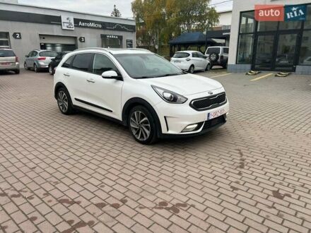 Белый Киа Niro, объемом двигателя 1.58 л и пробегом 193 тыс. км за 16300 $, фото 1 на Automoto.ua