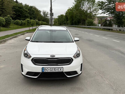 Білий Кіа Niro, об'ємом двигуна 1.6 л та пробігом 153 тис. км за 14800 $, фото 1 на Automoto.ua