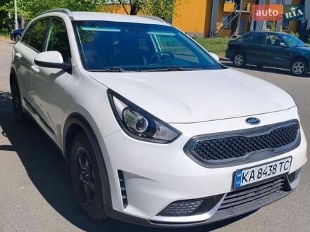 Белый Киа Niro, объемом двигателя 1.58 л и пробегом 123 тыс. км за 14750 $, фото 1 на Automoto.ua