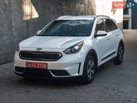 Белый Киа Niro, объемом двигателя 1.58 л и пробегом 245 тыс. км за 13100 $, фото 1 на Automoto.ua
