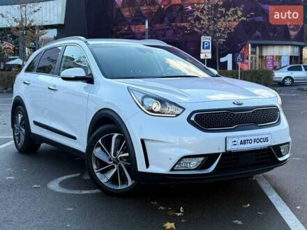 Кіа Niro 2017 у Києві на Automoto.ua Білий Кіа Niro, об'ємом двигуна 1.58 л та пробігом 96 тис. км за 18990 $, фото 1 на Automoto.ua