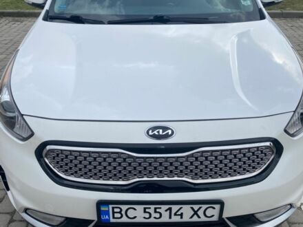 Білий Кіа Niro, об'ємом двигуна 1.58 л та пробігом 132 тис. км за 17999 $, фото 1 на Automoto.ua