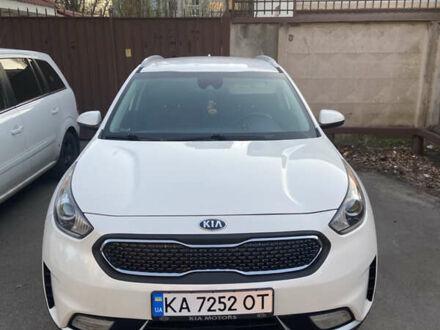 Киа Niro 2017 в Киеве на Automoto.ua Белый Киа Niro, объемом двигателя 1.58 л и пробегом 160 тыс. км за 16350 $, фото 1 на Automoto.ua
