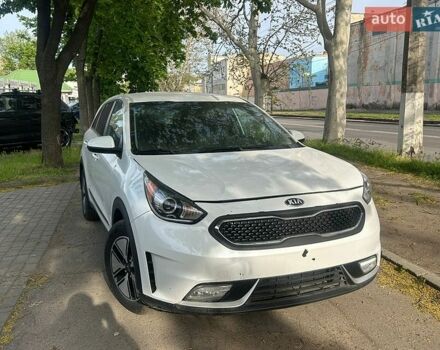 Белый Киа Niro, объемом двигателя 1.58 л и пробегом 89 тыс. км за 11999 $, фото 1 на Automoto.ua