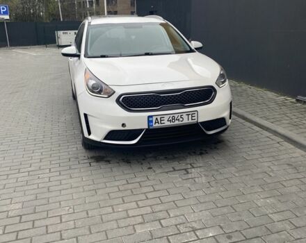 Білий Кіа Niro, об'ємом двигуна 1.6 л та пробігом 65 тис. км за 15600 $, фото 1 на Automoto.ua