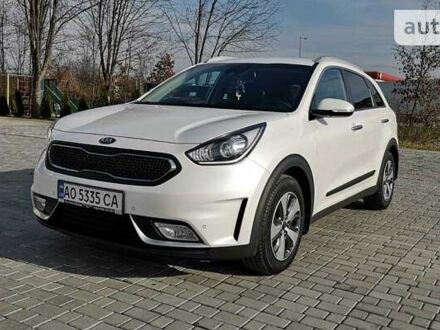 Білий Кіа Niro, об'ємом двигуна 1.58 л та пробігом 93 тис. км за 23999 $, фото 1 на Automoto.ua