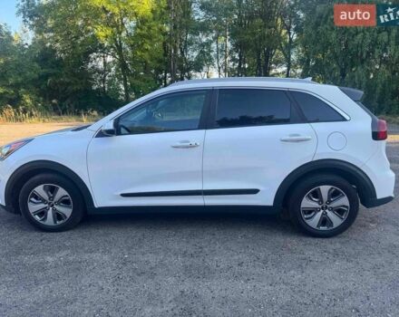 Белый Киа Niro, объемом двигателя 0 л и пробегом 145 тыс. км за 15200 $, фото 1 на Automoto.ua