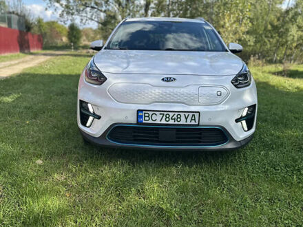 Белый Киа Niro, объемом двигателя 0 л и пробегом 144 тыс. км за 17300 $, фото 1 на Automoto.ua