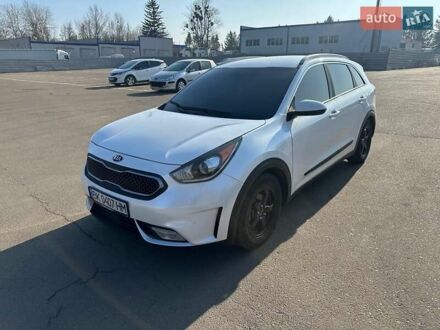Киа Niro 2018 в Ровно на Automoto.ua Белый Киа Niro, объемом двигателя 1.58 л и пробегом 120 тыс. км за 16700 $, фото 1 на Automoto.ua