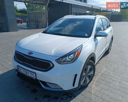 Белый Киа Niro, объемом двигателя 1.58 л и пробегом 89 тыс. км за 18100 $, фото 1 на Automoto.ua