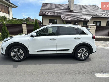 Белый Киа Niro, объемом двигателя 0 л и пробегом 236 тыс. км за 16400 $, фото 1 на Automoto.ua