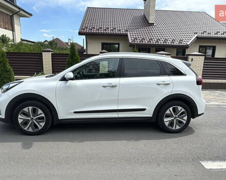 Белый Киа Niro, объемом двигателя 0 л и пробегом 236 тыс. км за 16400 $, фото 1 на Automoto.ua