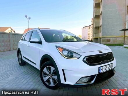 Киа Niro 2018 в Одессе на Automoto.ua Белый Киа Niro, объемом двигателя 1.6 л и пробегом 104 тыс. км за 18200 $, фото 1 на Automoto.ua