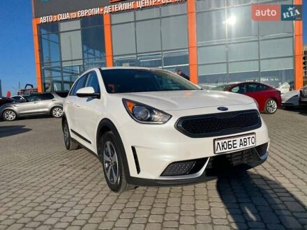 Киа Niro 2018 в Львове на Automoto.ua Белый Киа Niro, объемом двигателя 1.58 л и пробегом 185 тыс. км за 15500 $, фото 1 на Automoto.ua