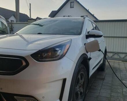 Белый Киа Niro, объемом двигателя 1.58 л и пробегом 77 тыс. км за 18900 $, фото 1 на Automoto.ua