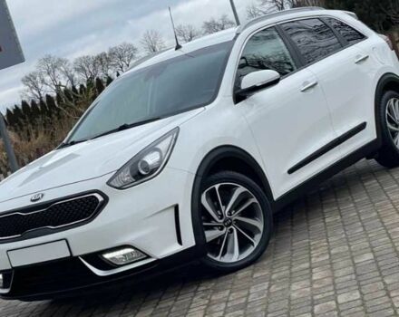 Белый Киа Niro, объемом двигателя 1.6 л и пробегом 66 тыс. км за 11900 $, фото 1 на Automoto.ua