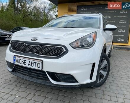 Белый Киа Niro, объемом двигателя 1.58 л и пробегом 165 тыс. км за 15000 $, фото 1 на Automoto.ua