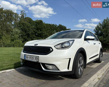 Белый Киа Niro, объемом двигателя 1.58 л и пробегом 106 тыс. км за 18000 $, фото 1 на Automoto.ua