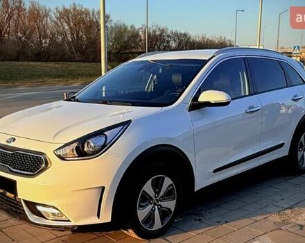 Белый Киа Niro, объемом двигателя 1.58 л и пробегом 167 тыс. км за 17500 $, фото 1 на Automoto.ua