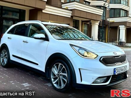 Білий Кіа Niro, об'ємом двигуна 1.6 л та пробігом 170 тис. км за 17300 $, фото 1 на Automoto.ua