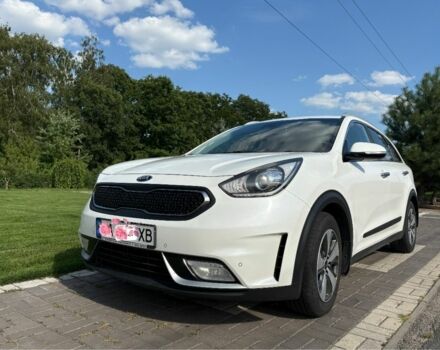 Белый Киа Niro, объемом двигателя 1.6 л и пробегом 106 тыс. км за 18000 $, фото 1 на Automoto.ua