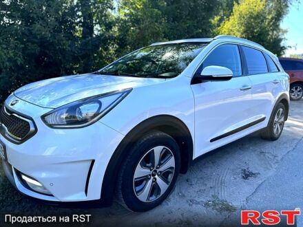Белый Киа Niro, объемом двигателя 1.6 л и пробегом 128 тыс. км за 17500 $, фото 1 на Automoto.ua