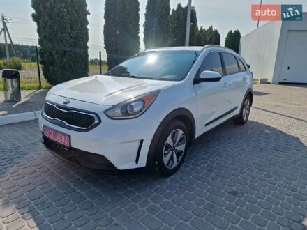 Білий Кіа Niro, об'ємом двигуна 1.58 л та пробігом 165 тис. км за 13500 $, фото 1 на Automoto.ua