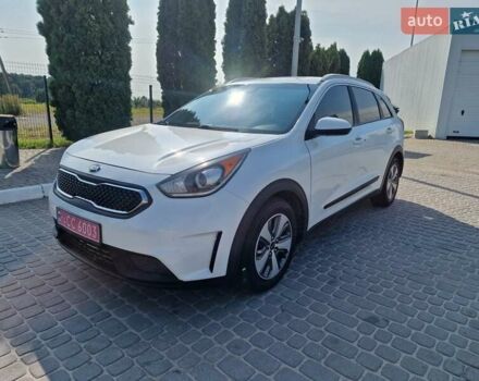 Белый Киа Niro, объемом двигателя 1.58 л и пробегом 165 тыс. км за 13500 $, фото 1 на Automoto.ua