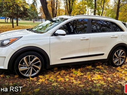 Белый Киа Niro, объемом двигателя 1.6 л и пробегом 125 тыс. км за 17300 $, фото 1 на Automoto.ua