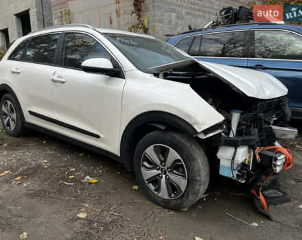 Білий Кіа Niro, об'ємом двигуна 1.58 л та пробігом 97 тис. км за 8900 $, фото 1 на Automoto.ua