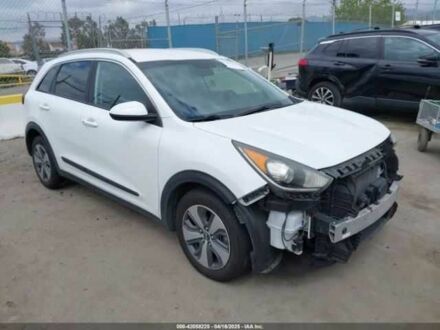 Кіа Niro 2019 у Тернополі на Automoto.ua Білий Кіа Niro, об'ємом двигуна 1.6 л та пробігом 68 тис. км за 3500 $, фото 1 на Automoto.ua