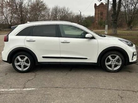 Кіа Niro 2019 у Путивле на Automoto.ua Білий Кіа Niro, об'ємом двигуна 0 л та пробігом 77 тис. км за 17700 $, фото 1 на Automoto.ua