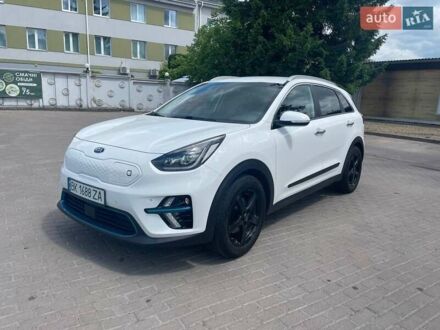 Киа Niro 2019 в Ровно на Automoto.ua Белый Киа Niro, объемом двигателя 0 л и пробегом 100 тыс. км за 17000 $, фото 1 на Automoto.ua