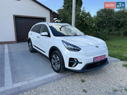 Киа Niro 2019 в Хмельницком на Automoto.ua Белый Киа Niro, объемом двигателя 0 л и пробегом 121 тыс. км за 18359 $, фото 1 на Automoto.ua