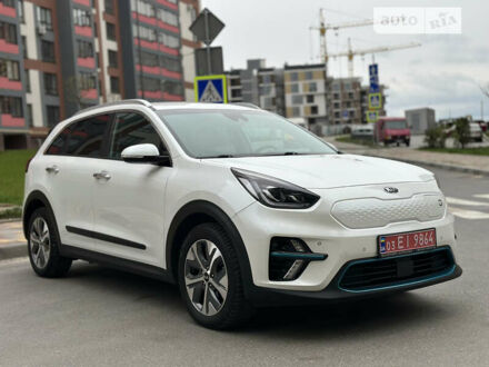 Белый Киа Niro, объемом двигателя 0 л и пробегом 155 тыс. км за 18478 $, фото 1 на Automoto.ua